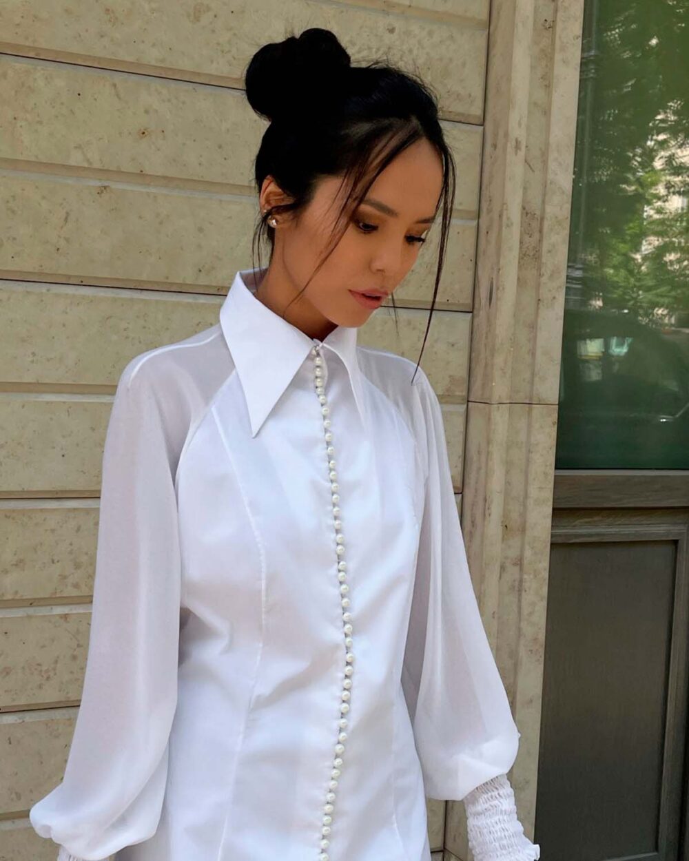 Блуза с жемчужными пуговицами